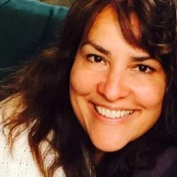 Fauzia Schellekens Comms