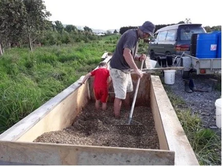 Rowan and helper mixing for earth building