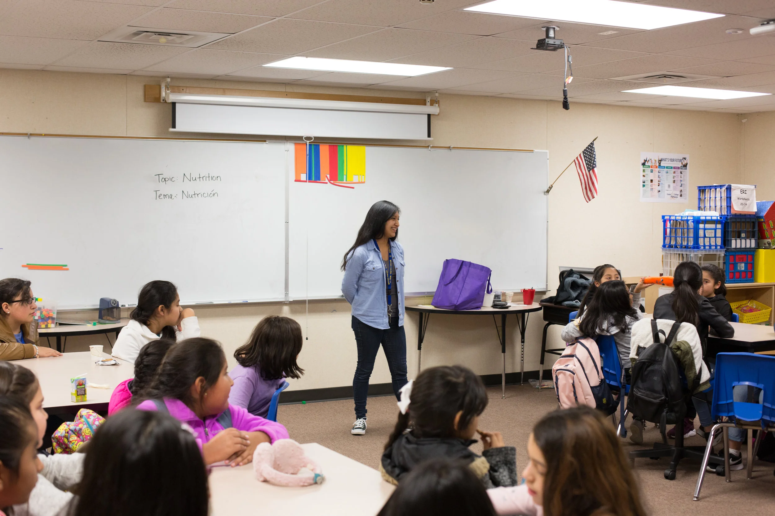 Araceli Mendez, A Chicas Facilitator, begins the session.