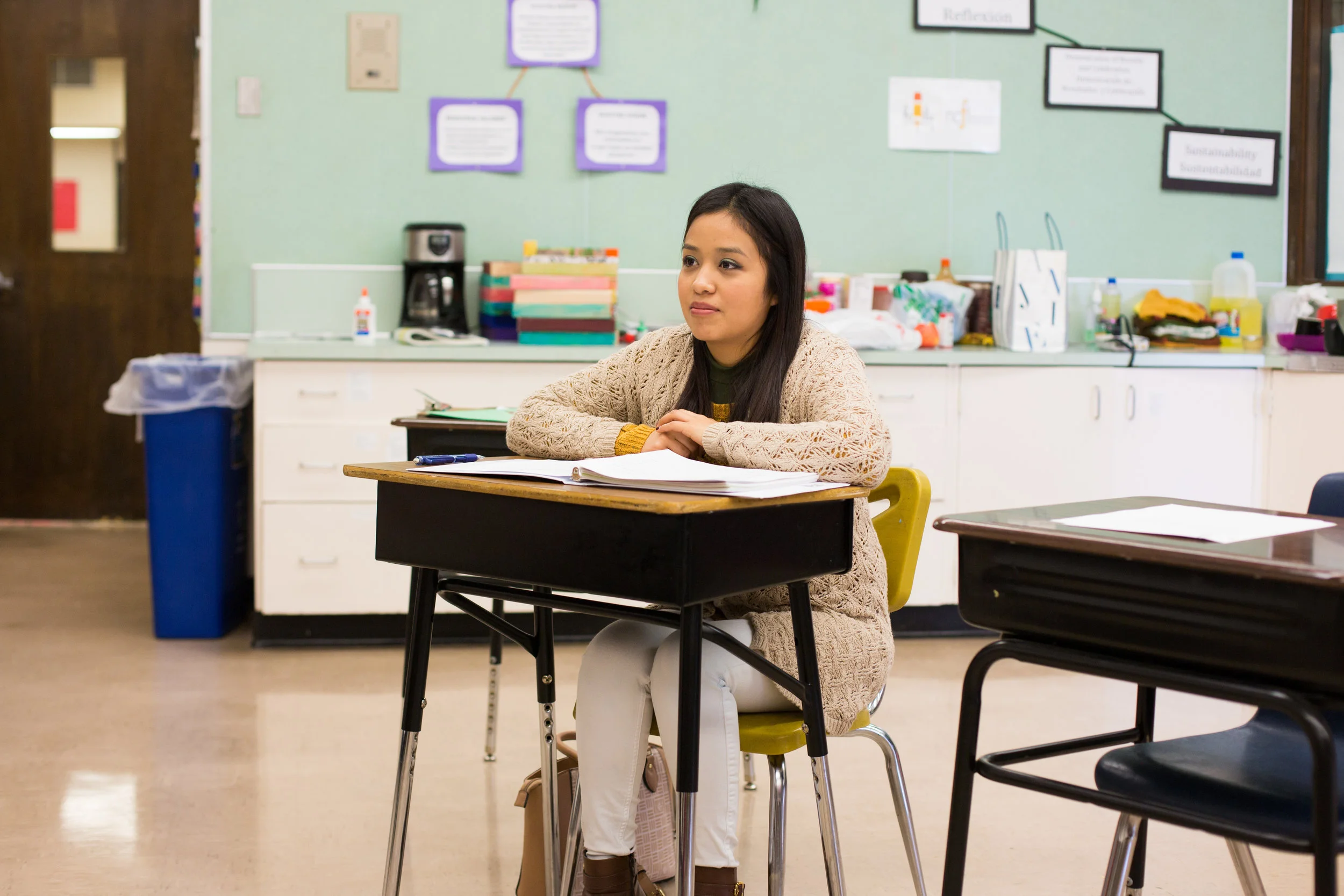 Yaneloy, an Adult Education program participant, attends an ESPERE session during class.