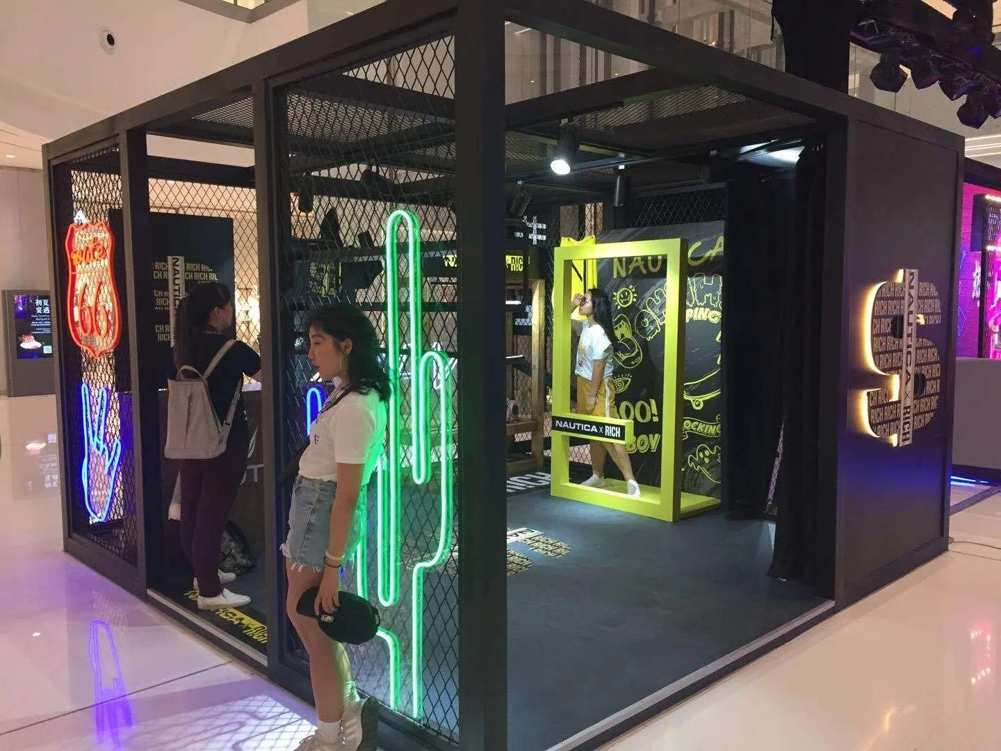  Installation at Changsha IFS 