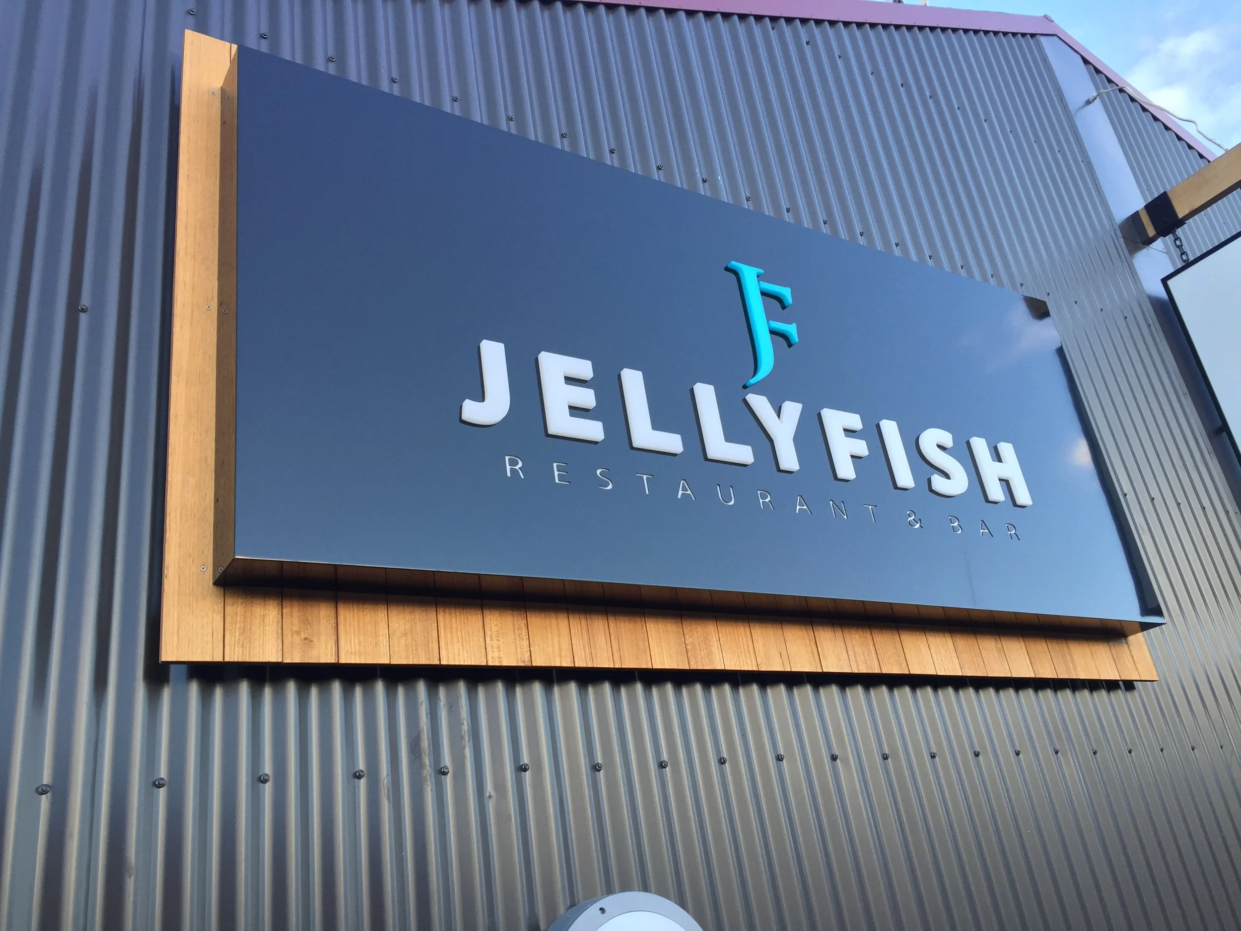   Building Signage   We create dynamic visual signage to make you business stand out   Learn More  