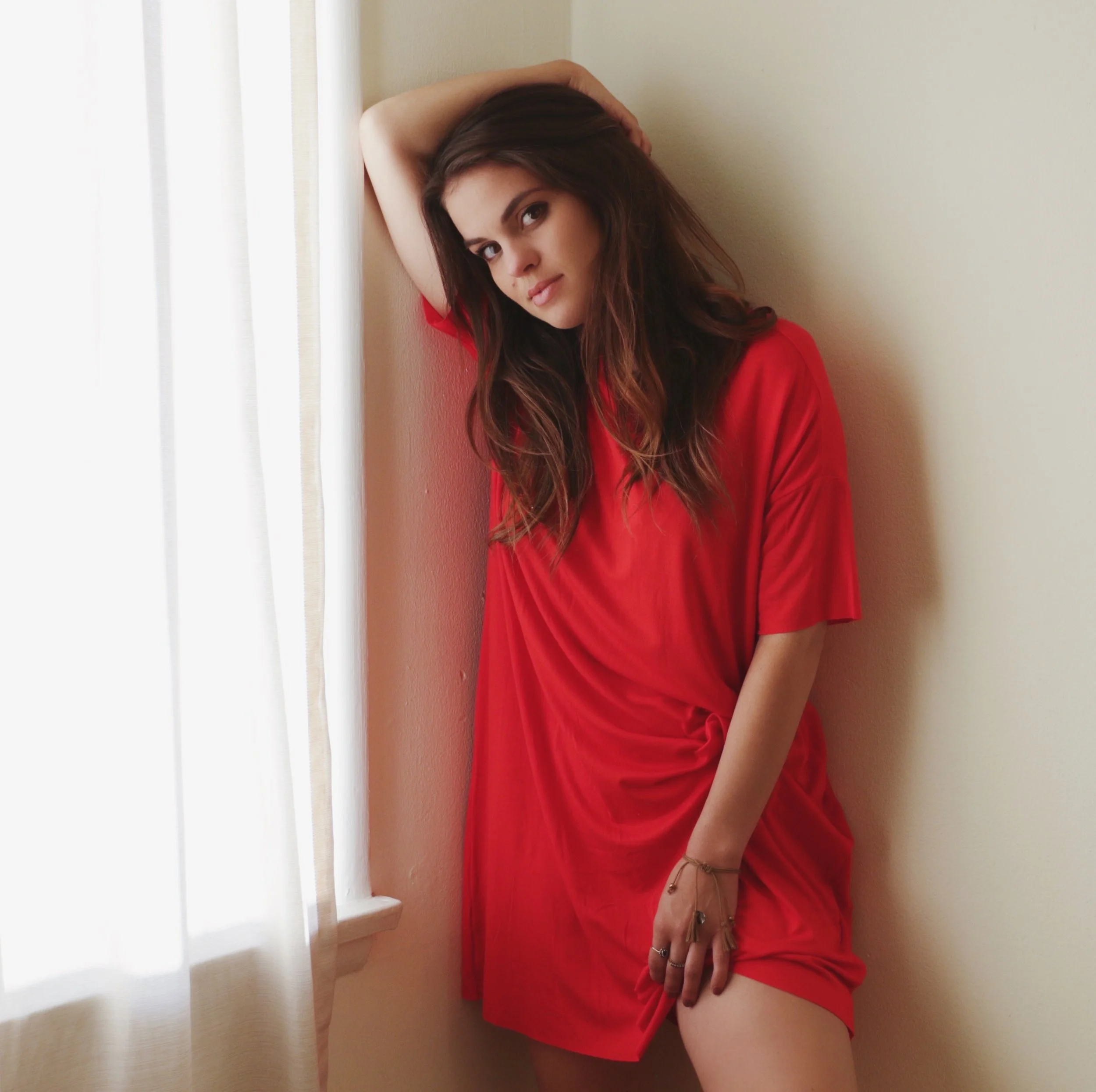 This little number is a comfy and loose t-shirt dress. This can be worn in so many different ways. I love the longer sleeves on it, and the fabric is so comfy. This is one of those peices you can throw on during the day and then fall asleep in at night. Check out this dress here: http://bit.ly/2pb6Jt6