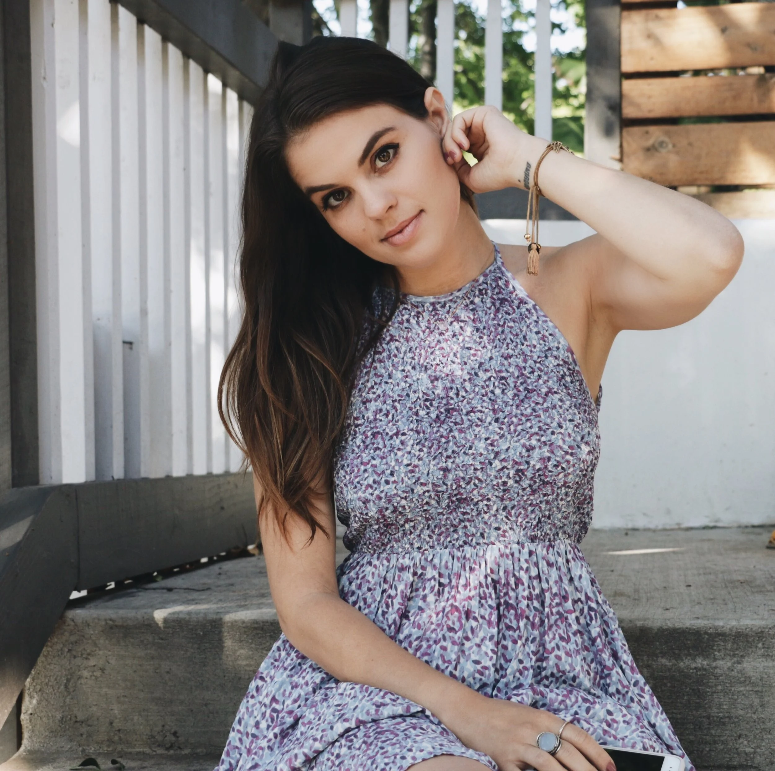 Everyone needs that "throw on and run out of the house" dress. This is super cute, comfortable, and the fit is so nice. Check out this dress here: http://bit.ly/2pXFNNH