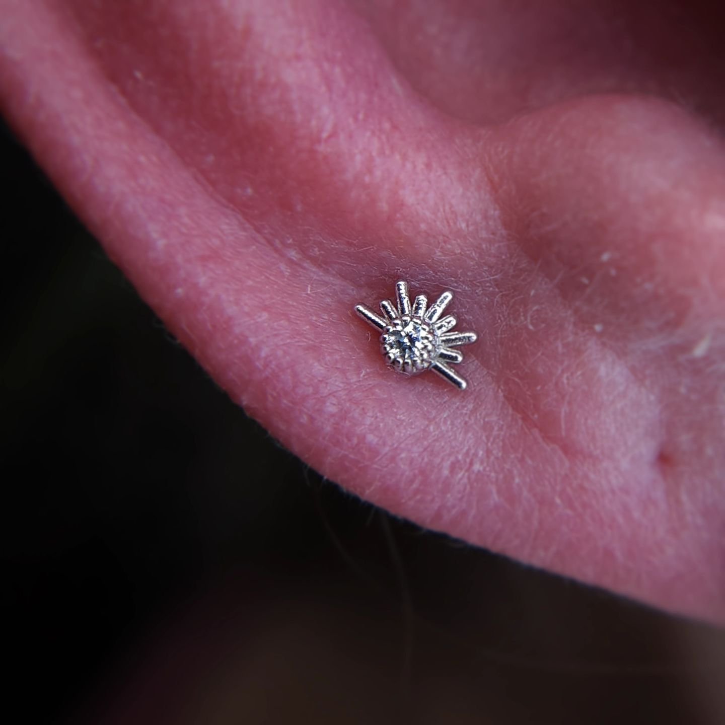 Isn't this Sunday Evening piece the cutest!?

💡 We still have spots open this month if you've been thinking about getting something pierced. ✨😉 We're here for you to vent, celebrate or just hear all the chisme while you let us make your piercing/je