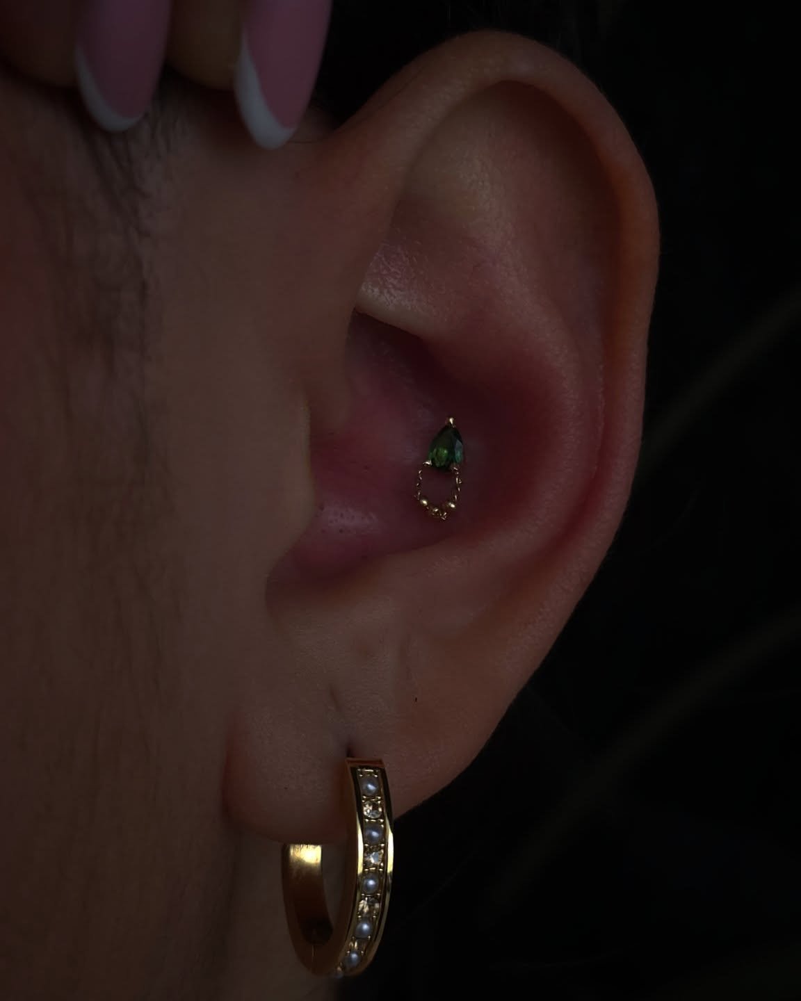 I absolutely adore my teenage gorlies. 🫶🏽
It's just pure fun—playing with jewelry ideas and giving their piercings a little makeover. Always such a good time!
She looks beautiful with her new conch piercing. Her lobe piercing is fully heale