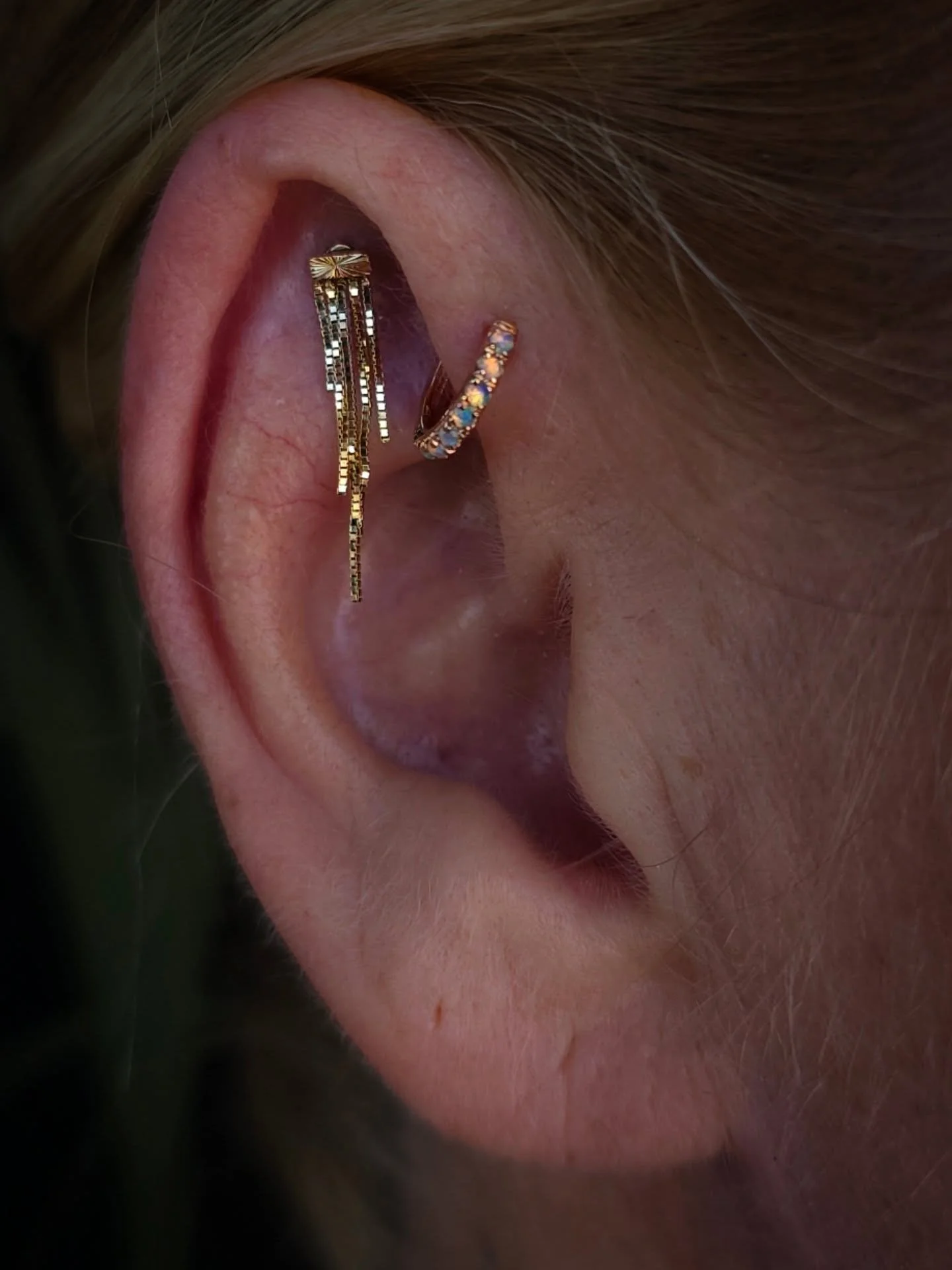 I've been a buuuusy gorl. ✨
It's been really fun spending time with friends, but I can't wait to get back to work on Thursday!
Book some time with me. 💋
💡 That flat piercing is fresh, done at a 12g with the intention of downsizing to a 14g cause