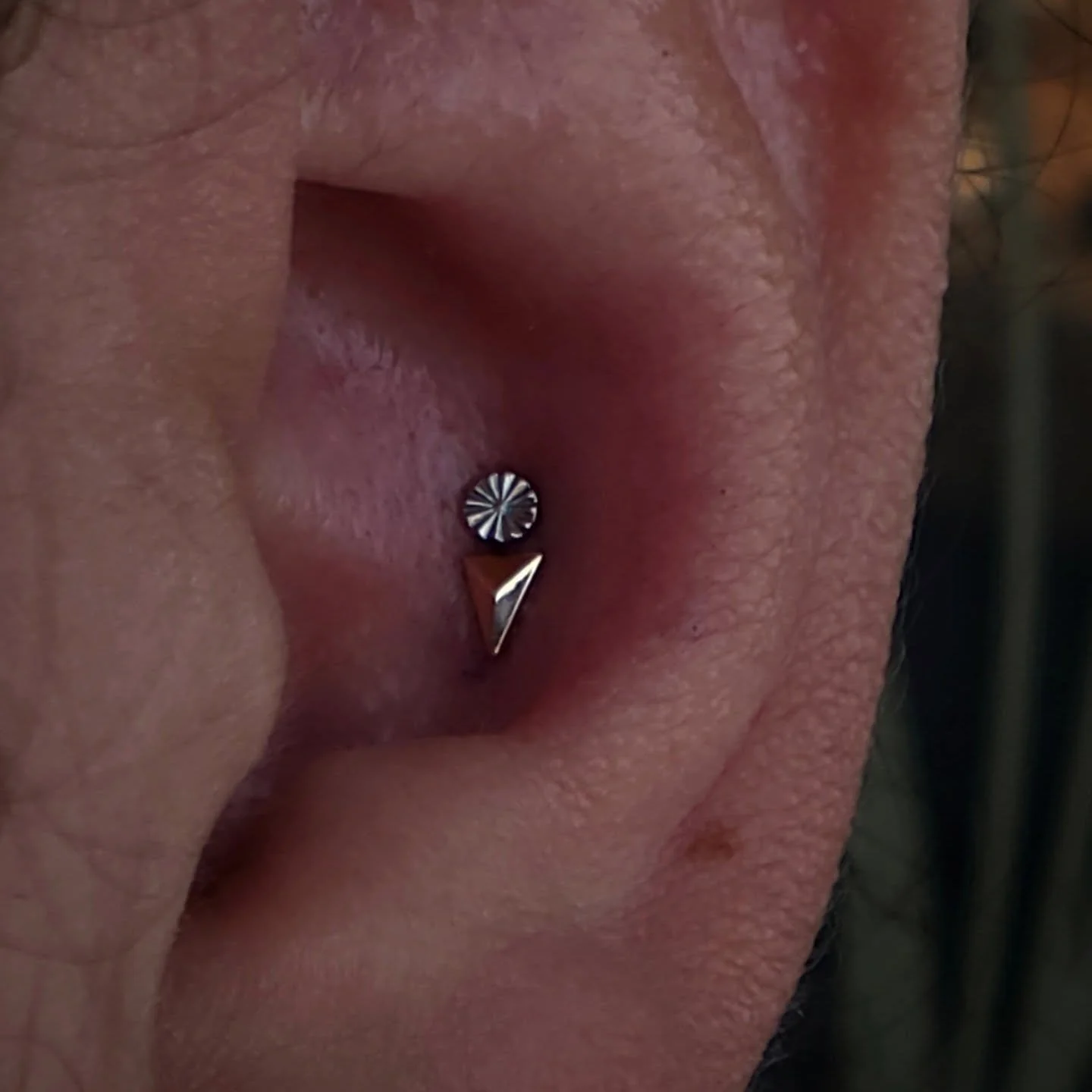 Thursday was such a fun day! Lots of friends stopped by and Dani and I both got to do a ton of fun piercings. 🥰

@phatphuckie was one of the homies that stopped by and he decided to get this double conch combo that Dani came up with for him! A white