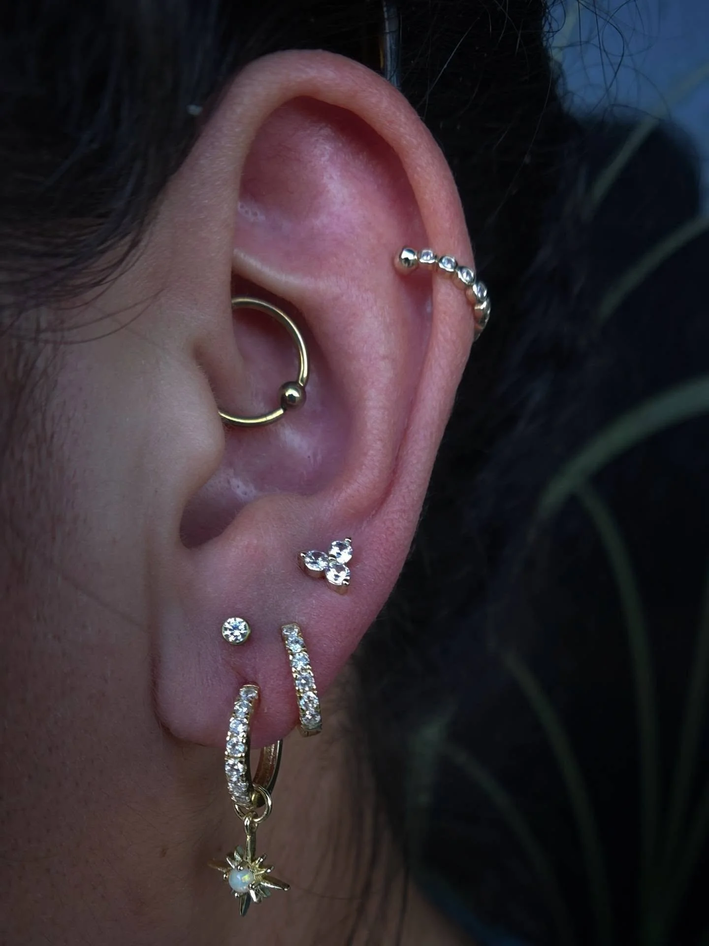 A new daith + stacked lobe moment for this cutie ✨
&hellip;and a new selfie, caaause why not? 😉

This client had some uneven lobe piercings, so we added a little stack to bring everything into balance, then finished it off with a daith.. eventually 