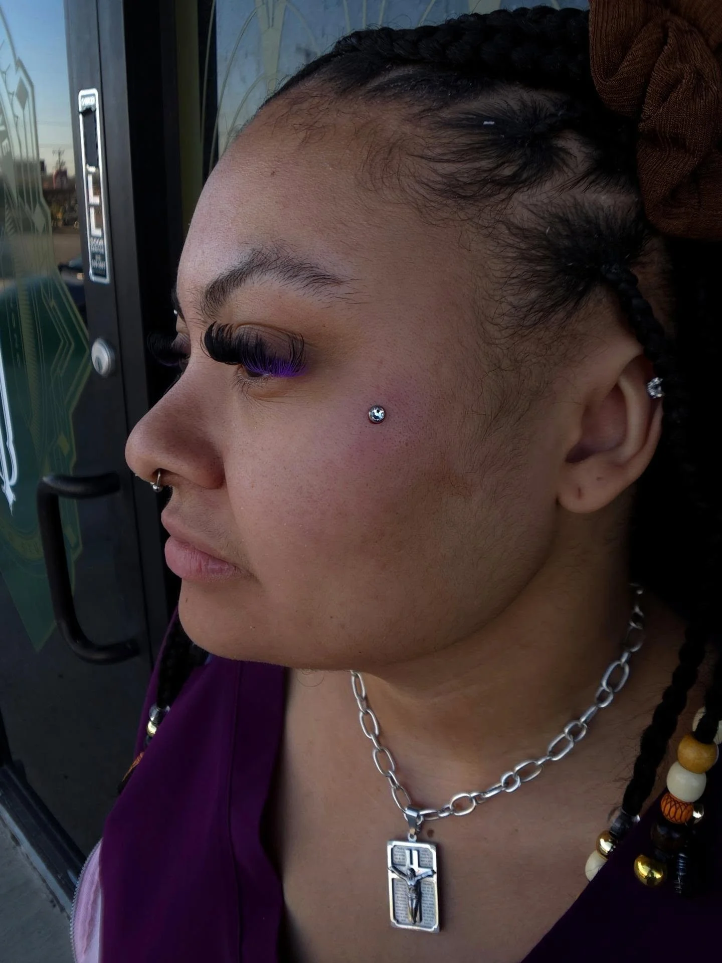 Oooh ✨ a lil anchor to start my week.

These are so fun to pop in 💥 a quick pinch and then a little more pressure and you're done. Easy peasy.

Also, look at her purple lashes! 😍 So cute!!