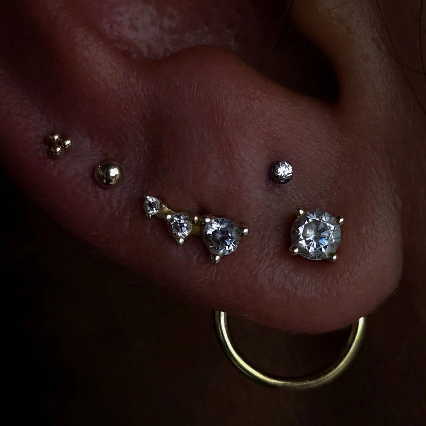 Some tiny, yet ✨ 𝓰𝓸𝓻𝓰𝓮𝓸𝓾𝓼 ✨ additions for my beautiful client.

This cutie's hubby wanted to treat her to some new piercings as a token of appreciation for being such a loving mama and wife. 🥹
It was a pleasure getting to know them while we 