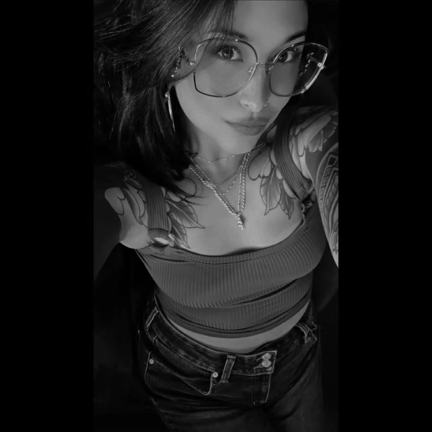 Here's a selfie because I haven't been taking any pictures 😵&zwj;💫

Book some fun ear stuff with me so I can post 🫵🏽 💋