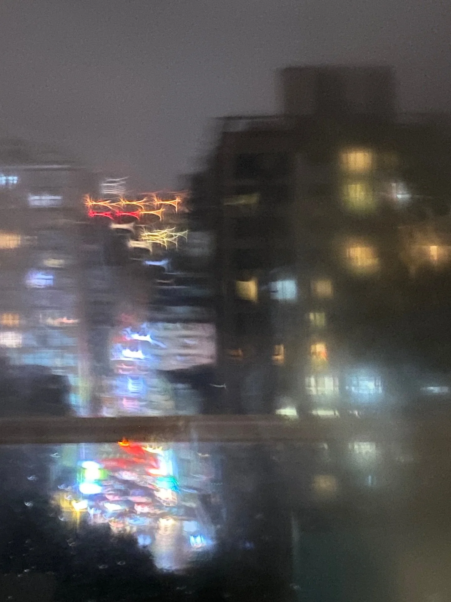 #taipei #typhoon #nonstoprain #photography #light #night