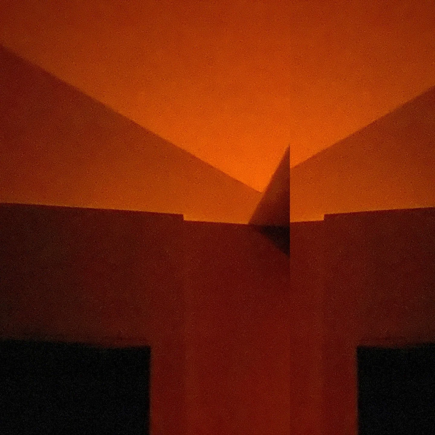 #goodmorningindia 
.
.
.
#work #travel #newdelhi #hotel #light #shadow #circadianrhythm #photography