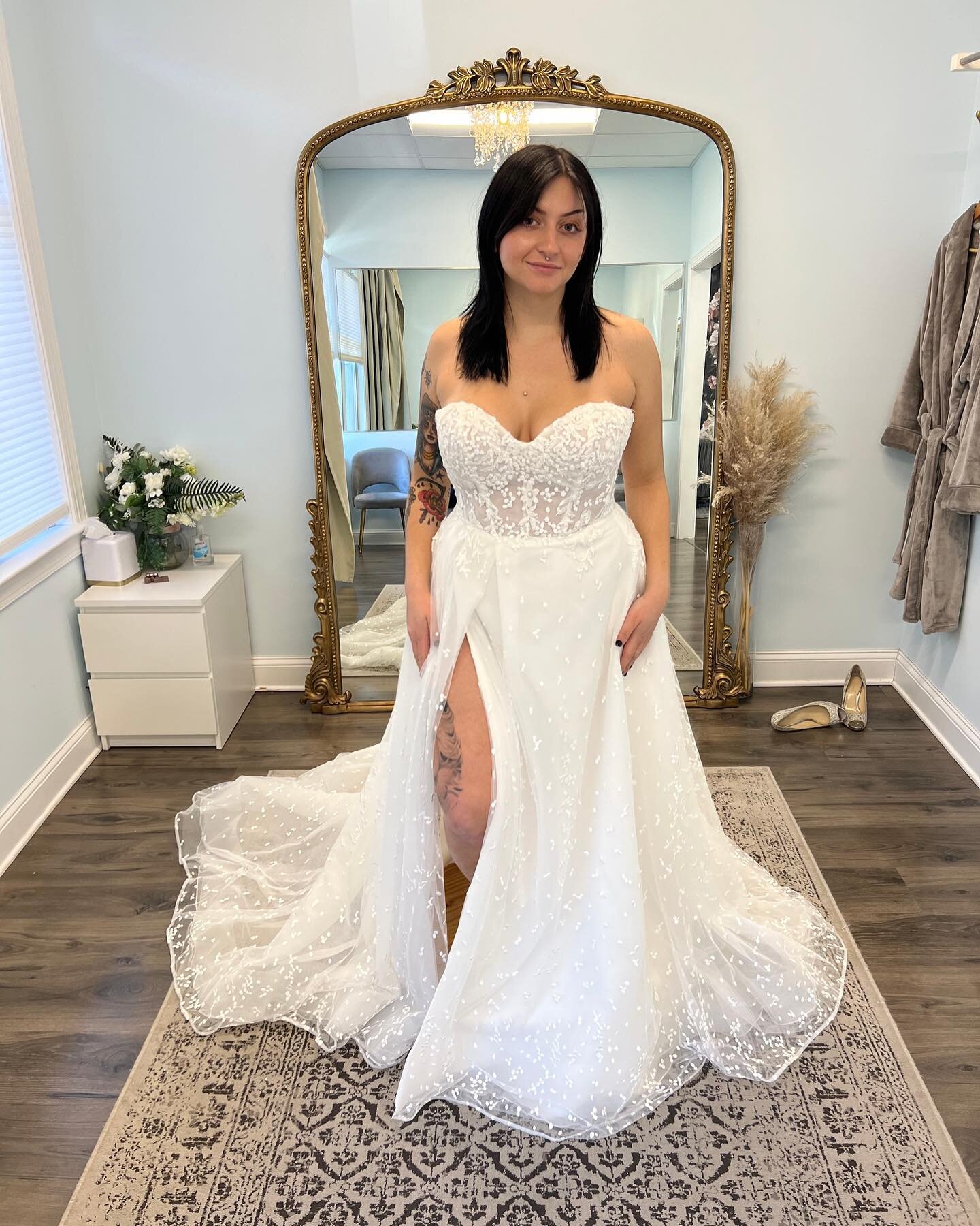 Looking for something classic with a twist? Meet brand new style #Tinsly by @allwhowander 😍 With unique embroidery detail and a sexy slit, she is definitely one of a kind 🤍 #allwhowander #bsbbride #njbride #njwedding