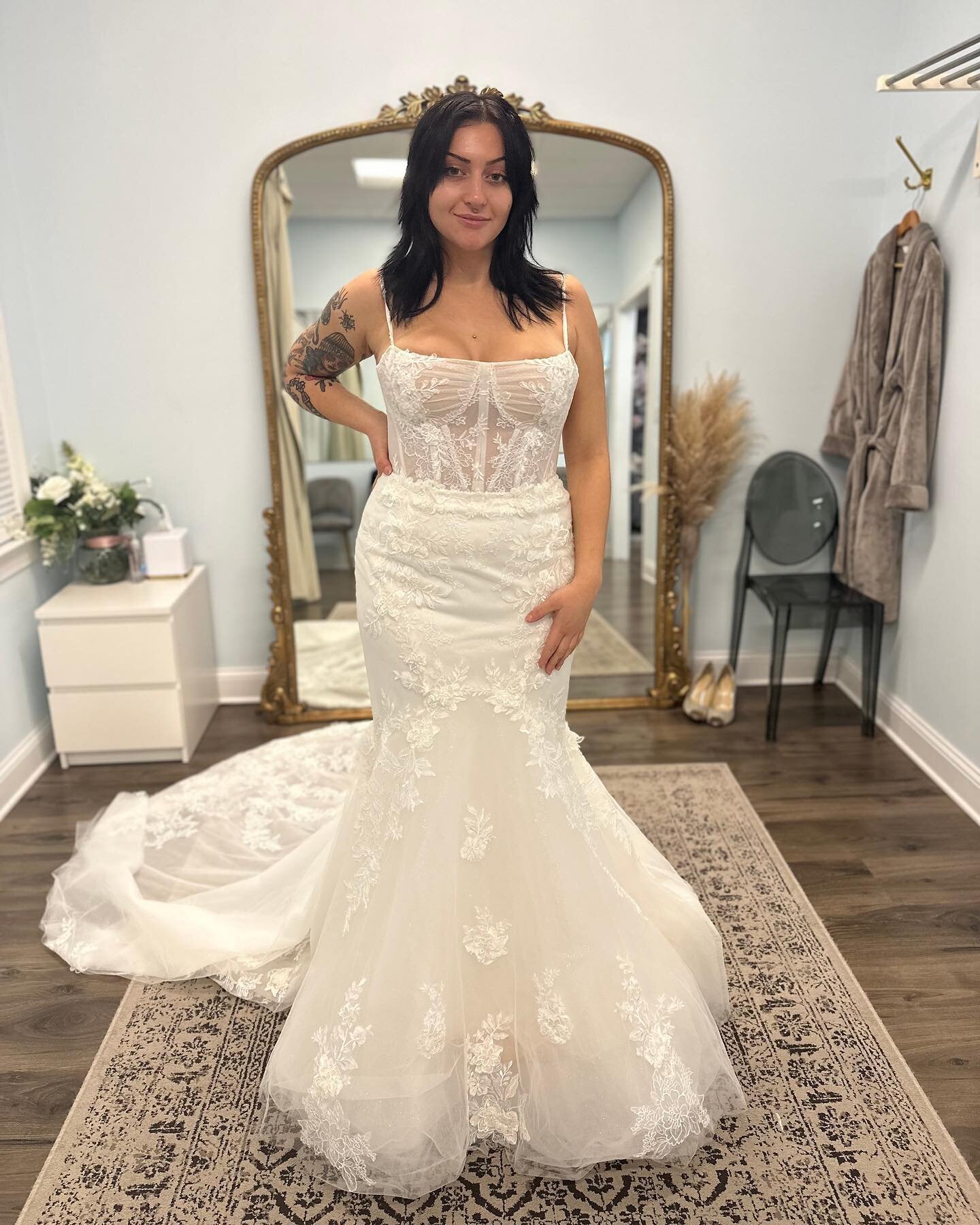 Talk about a stunner! ❤️&zwj;🔥 Introducing style #1488 by @martinalianabridal ✨ available in lace up or zip up back closure
#BSBbride #martinaliana #njbride