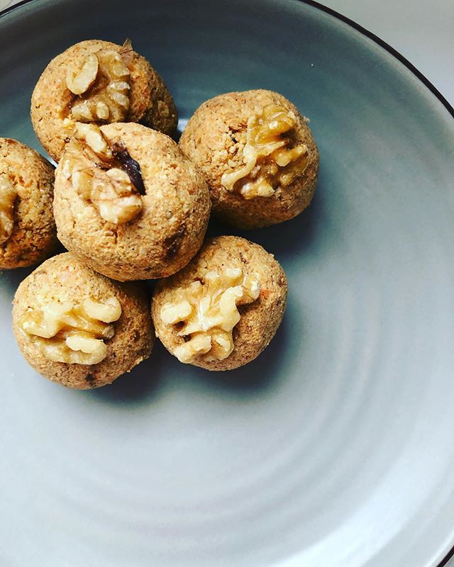 Our mighty Carrot Cake balls 🥕

Get yours today. Order via the website or send us a DM 🤤
#eatandtheyshallsleep #eatss .
.
.
#proteinballs #madeingtown #glutenfree #dairyfree #sugarfree #vegan #ballsforbeds #eatourballs #haveyougottheballs #givingba