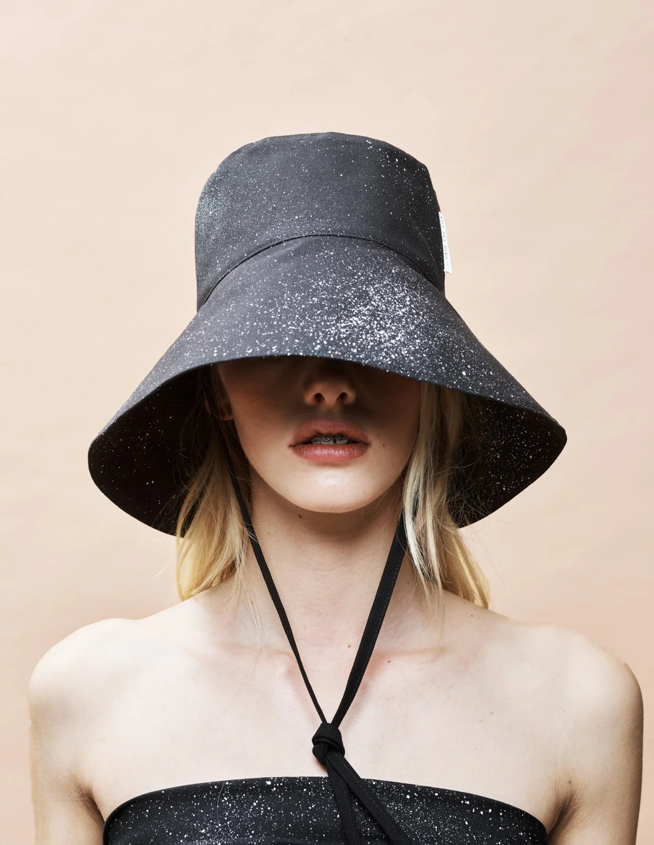 SaidTheFox_TravelHat_handprinted_OrganicCotton_MadeInVienna_%C2%A9MarkGlassner.jpg