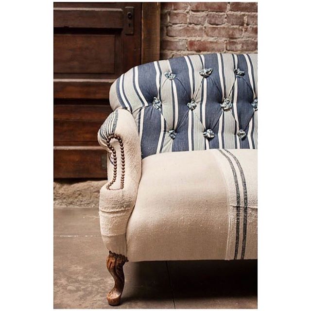 Perfect use of mixed vintage linens in this upholstery. Going straight on the mood board for our Cumbrian cottage project! .
.
.
.
.
.
.

#inspiration 
#interiors
#interiorinspiration
#vintagelinen
#upholstery