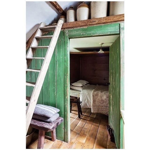 Another one for the mood board. Cosy cottage bedroom nook.