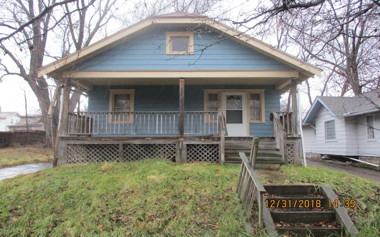 909 Richmond Street, Akron, Ohio 44306 Minimum Offer: Non-Profit $4,830 For-Profit $6,494 Owner-Occupant $5,940 List Date: 08/20/19 Offer Deadline: 09/23/19 by 4:00 p.m. Minimum Renovation Requirements NO Application Fee 2 Bed | 1 Bath | 856 sq. ft. Property Showing: Friday, September 6th and Friday September 13th from 10 a.m. to 11 a.m.