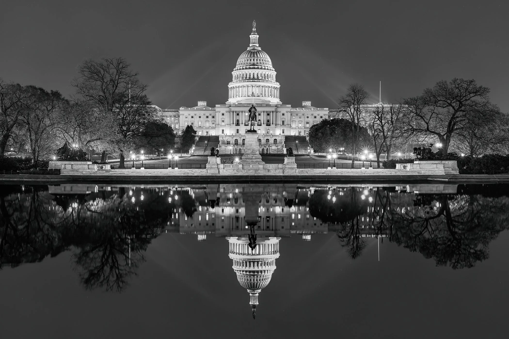 black-and-white-photo-of-us-capitol-building-l.jpg