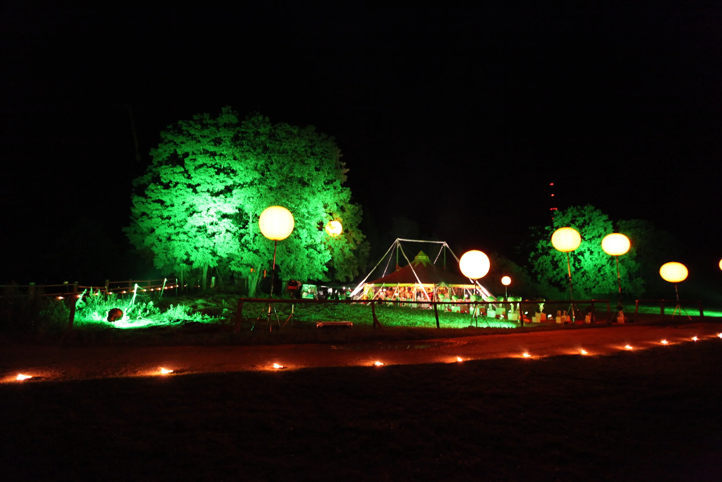 ZIRKUSZELT HOCHZEIT.JPG