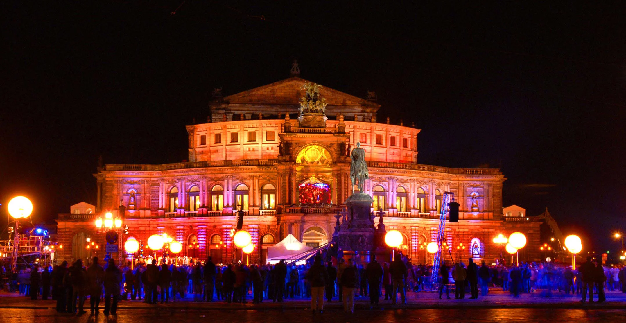 SEMPEROPERNBALL MÄNNEL.jpg