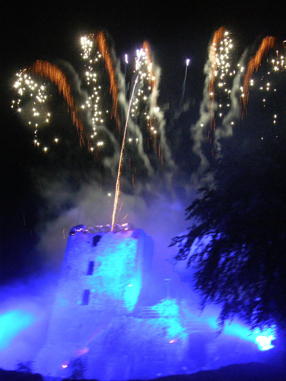 BLAUE BURG Pauline Lindner.JPG