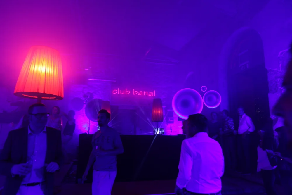 CLUB+BANAL+01.jpg