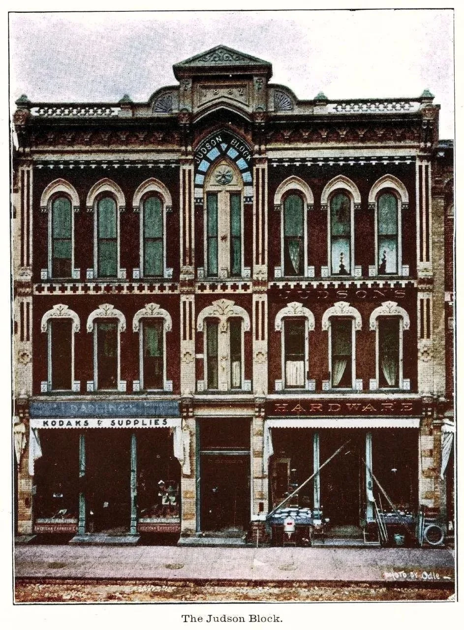 colorized_943_1280_1q5ias1g2e_[kolorize.cc].jpg