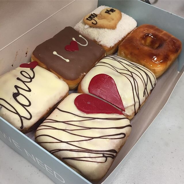 Nothing says love more than a box of &ldquo;box&rdquo; donuts! Thanks so much to Dr. Hui and Dr. Sbeih for spoiling our team!
.
.
#happyvalentinesday #love #vaughan #vaughanortho #thornhill #vaughanorthodontics #woodbridge #richmondhill #momentonthel