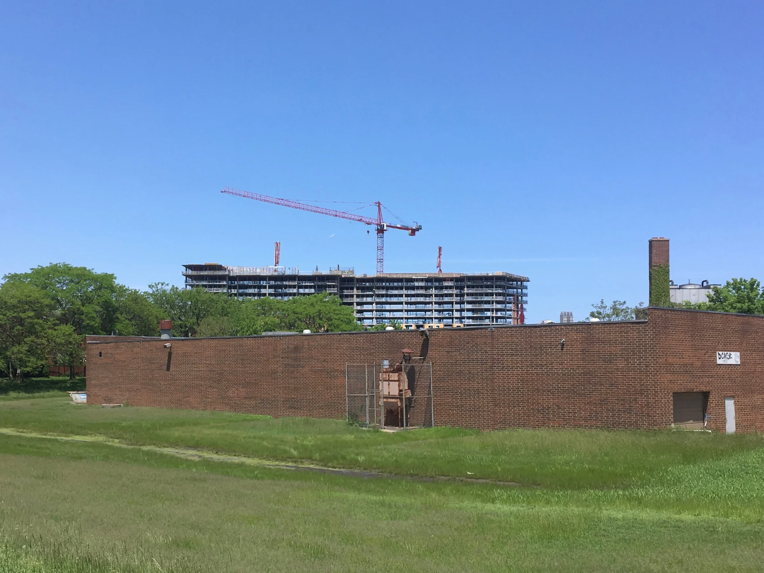 633 W North Ave