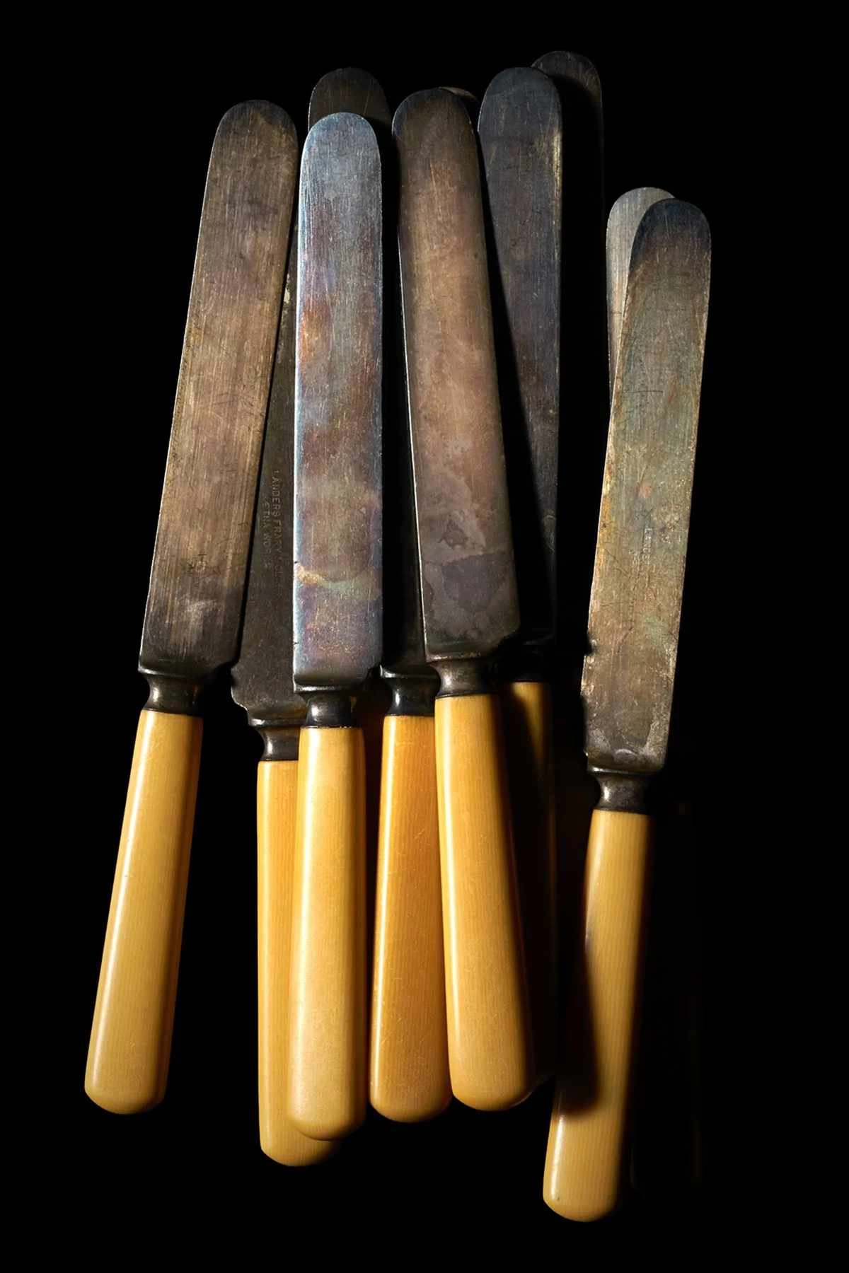 YellowHandleKnife.Web.jpg