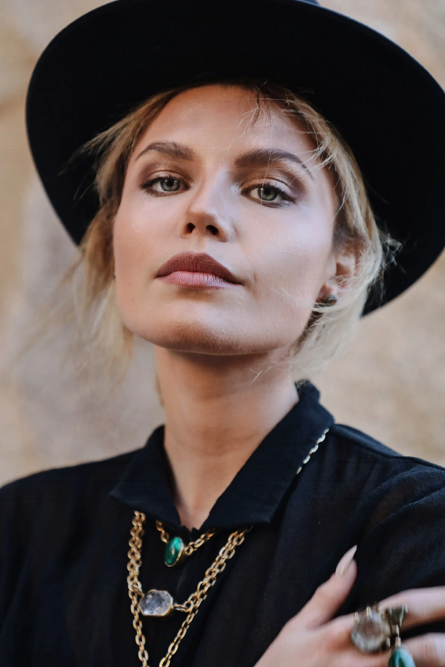  Photography- @itssarab Sara AB Jewelry- @mirandahopejewelry Miranda Hope  Model- @eleanorronson Ellie Vance Patrikios  Model- @itsmemakinna Makinna Hardy Hair and Makeup- @beautybyalessi Angela Alessi Stylist- @alexpiersonnn Alex Pierson 