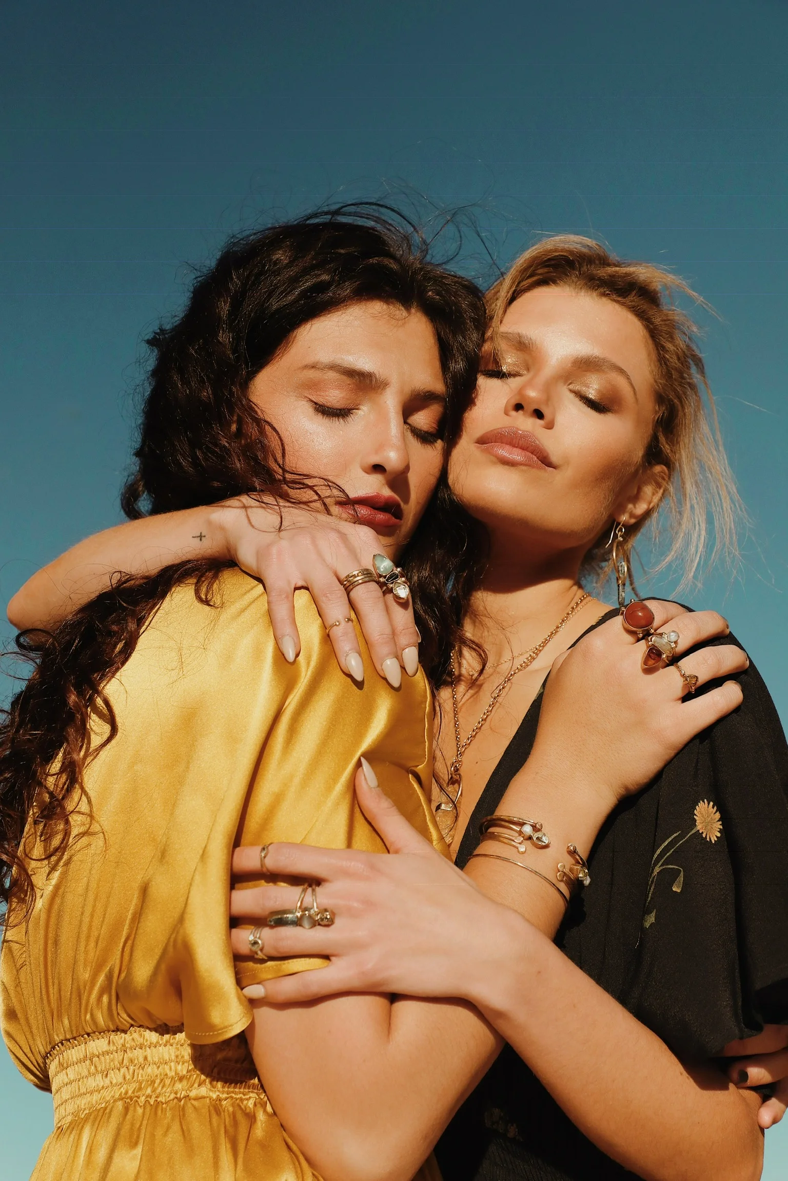  Photography- @itssarab Sara AB Jewelry- @mirandahopejewelry Miranda Hope  Model- @eleanorronson Ellie Vance Patrikios  Model- @itsmemakinna Makinna Hardy Hair and Makeup- @beautybyalessi Angela Alessi Stylist- @alexpiersonnn Alex Pierson 