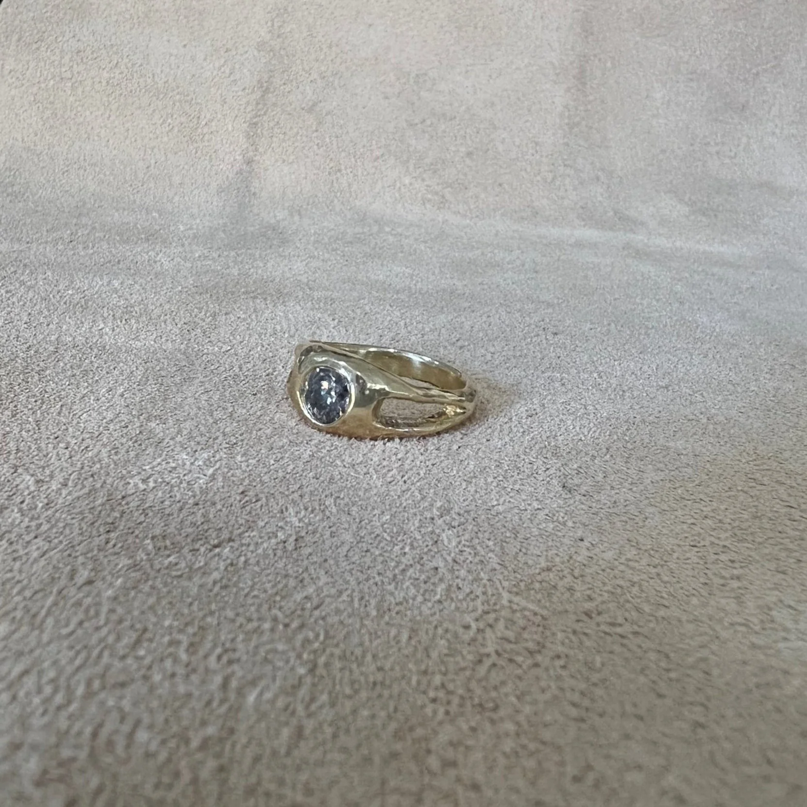 7E044B18-3D68-4B81-8FC8-93F4DC64E9D3