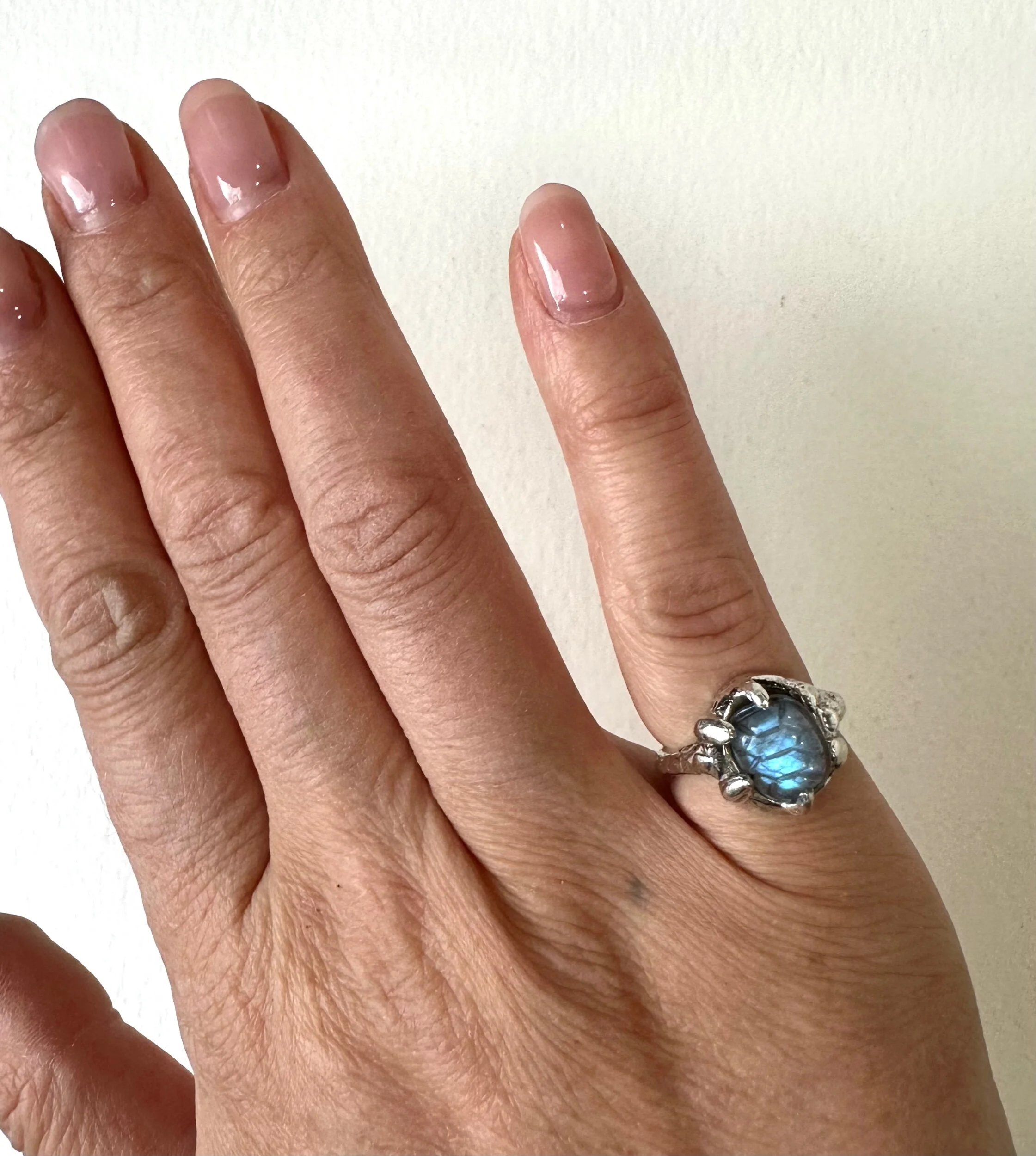 AD244459-E372-4175-9B8C-732183B3D65D