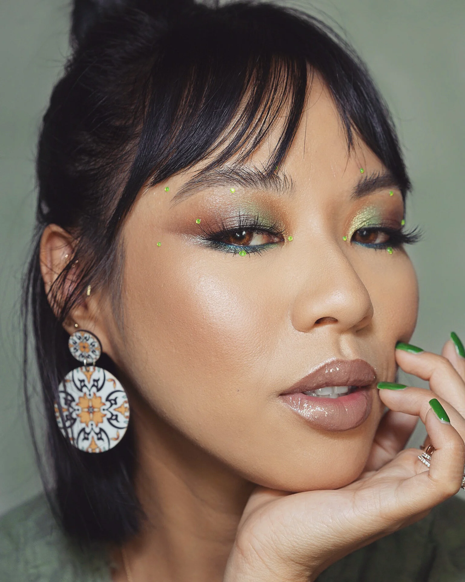 r h i n e s t o n e s