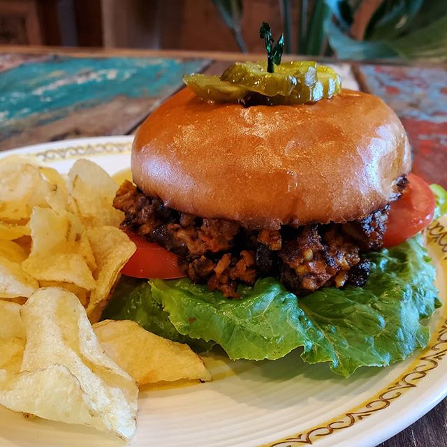 Veggie burger!! 🍔

Hi friends! On special today we have our chipotle black bean burger. Vegetarian friendly!

On a broiche bun with black bean, corn, and chipotle pepper, lettuce, and tomato. Pair it with your favorite juice to keep the summer vides