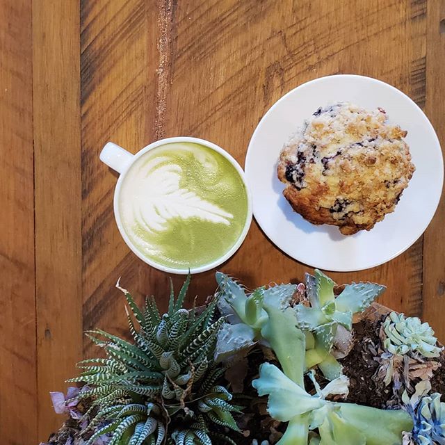 Happy Saturday! Fall is coming!

Stay warm this chilly morning with our matcha latte and our freshly baked fruit muffins! ☕🌞 #coffeeonthecanalbh #coffee #freshfood