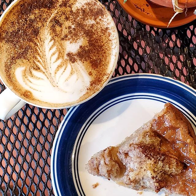 Happy Sunday friends

Tis the season for housemade apple cinnamon pie! 
A perfect combination with our seasonal pumpkin latte. ☕

#coffee #freshfood