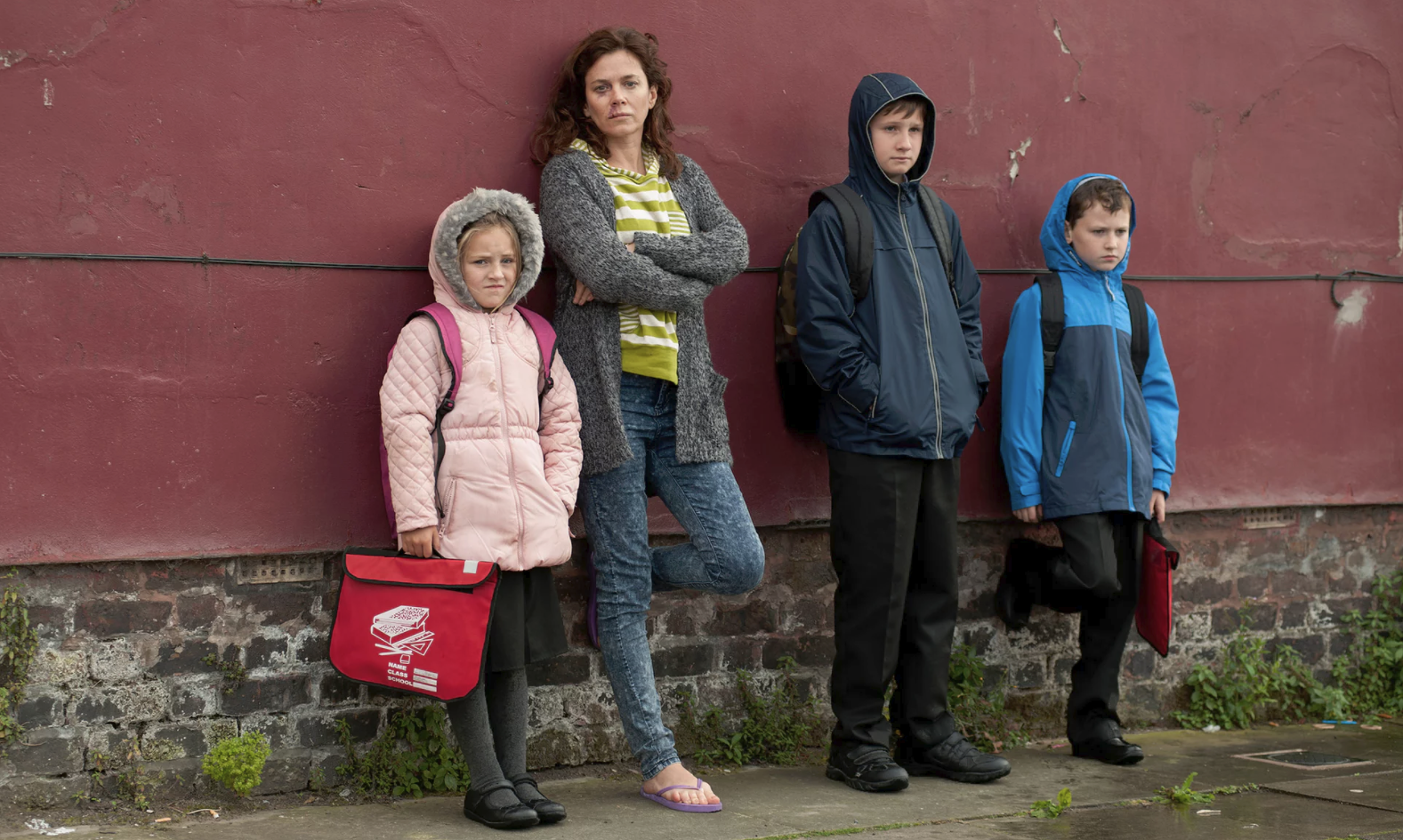 Anna Friel and kids BROKEN.png