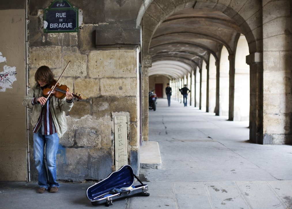 Paris Violin Busker