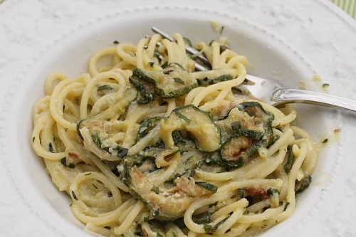 Pasta con Zucchine e Ricotta Salata