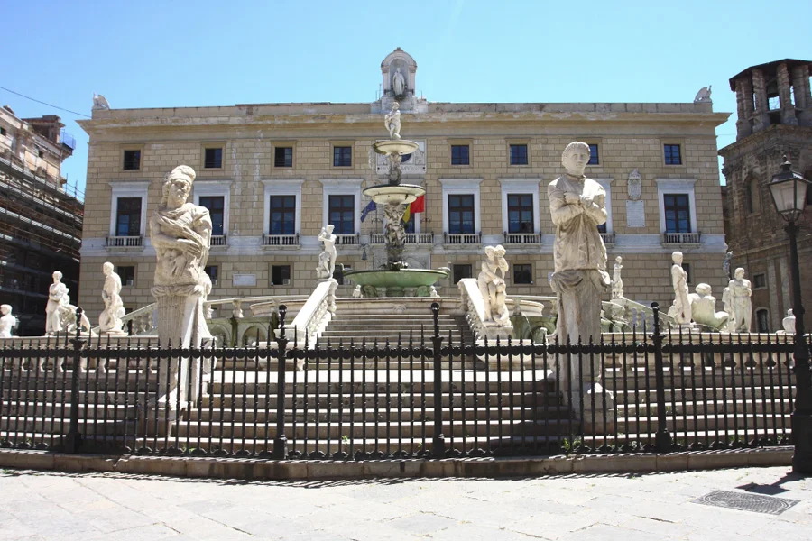 Piazza-della-Vergogna.jpg