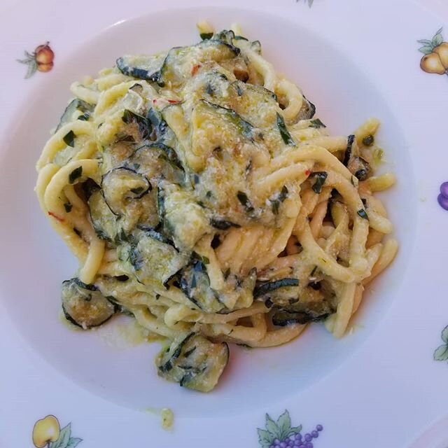 Pasta con zucchine e ricotta salata. This was our lunch today. Here is another recipe where you can put your zucchini to use. It is one of my favorite pasta dish with zucchini. Traditionally in Calabria the pasta is tossed with the fried zucchini and