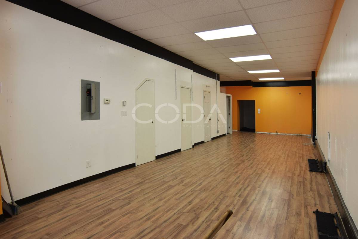 Greenpoint | 1100  sqft | Retail