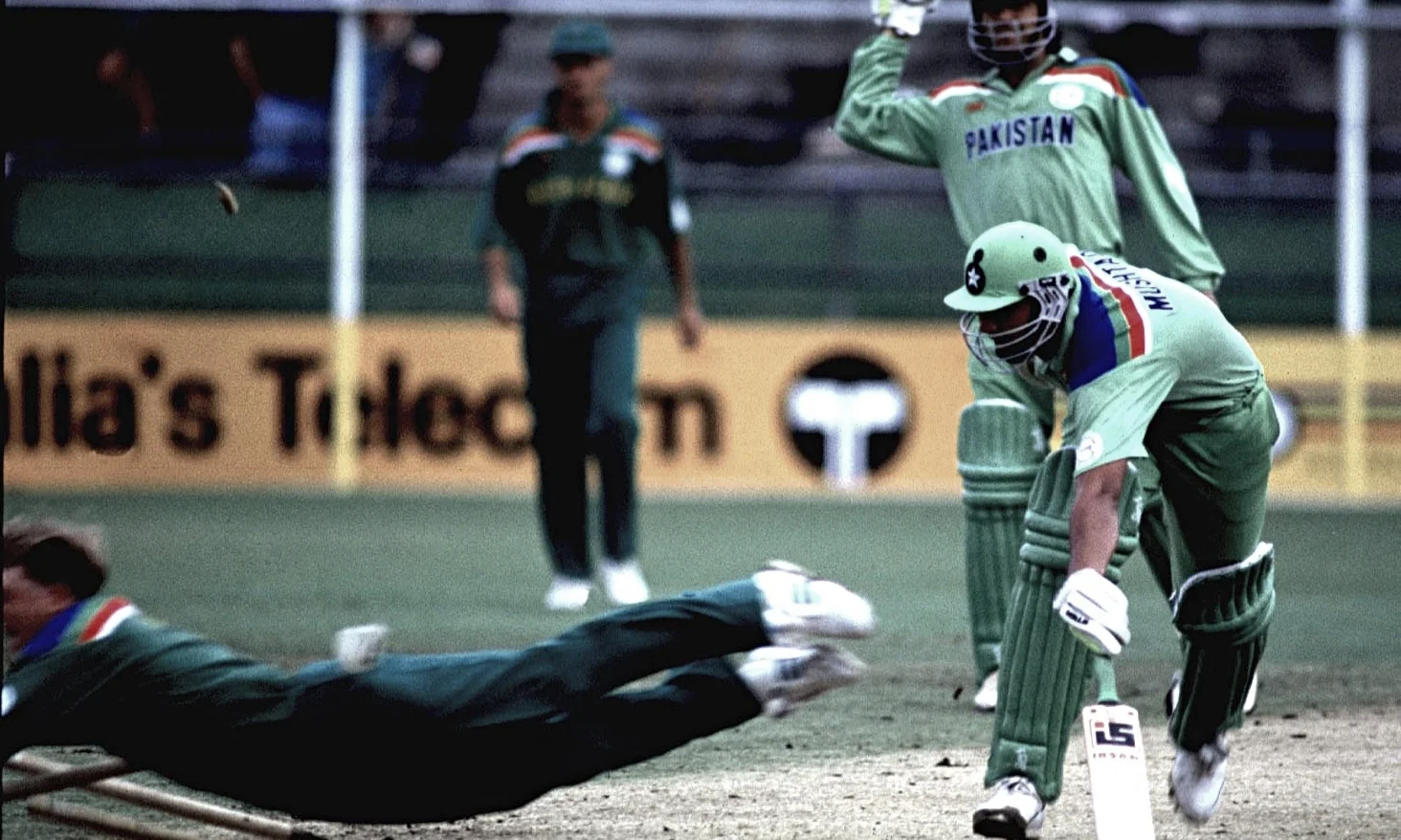 jonty rhodes1.jpg