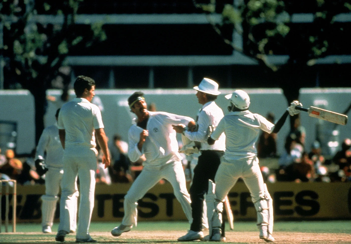 Javed Miandad Dennis Lillee.jpg